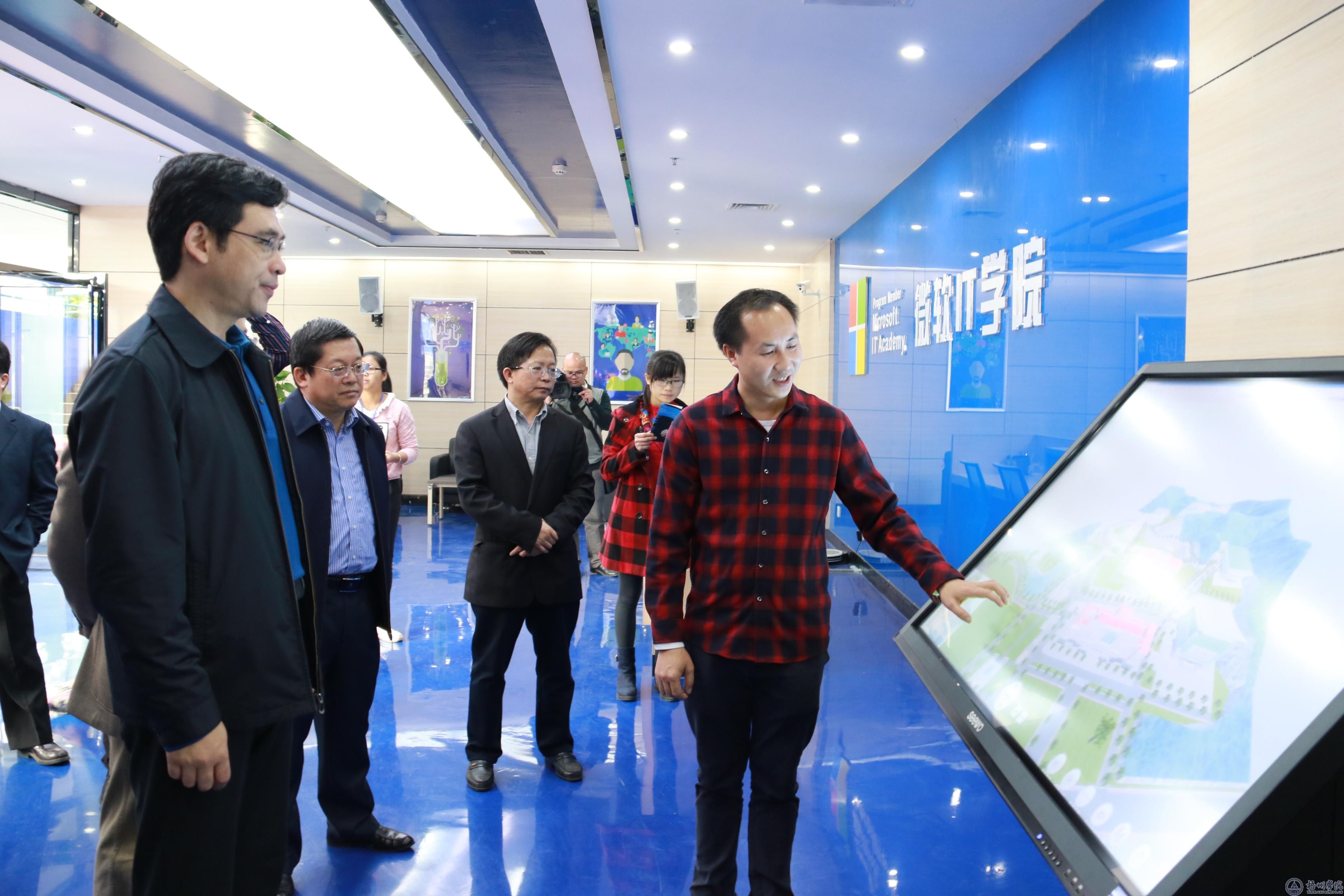 自治区高校工委书记、教育厅厅长秦斌到我校调研