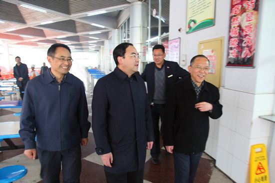 省委教育工委书记、省教育厅党组书记燕海茂一行莅临我校检查指导开学工作