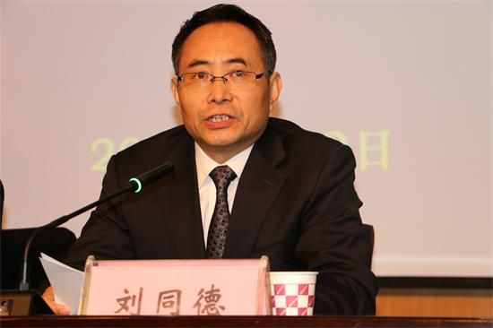 我校召开干部大会