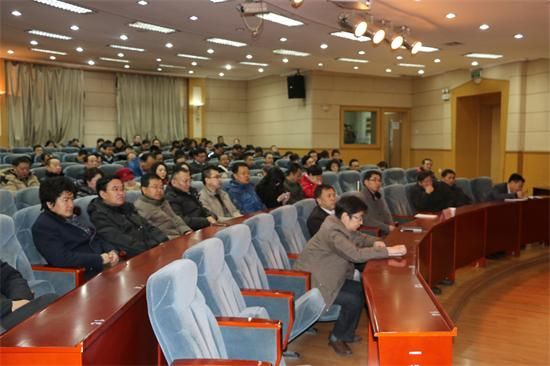 我校召开干部大会