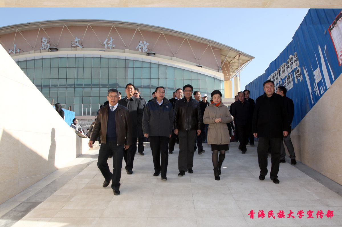 我校果洛路地下通道正式启用