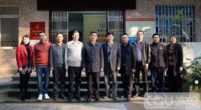 周旬书记到公共管理学院、党委学生工作部走访调研