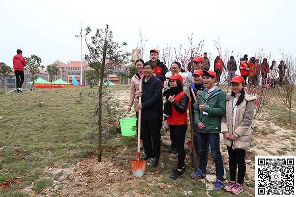 植树添绿  共同打造绿色钦院