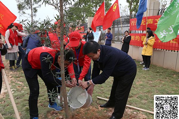 植树添绿  共同打造绿色钦院