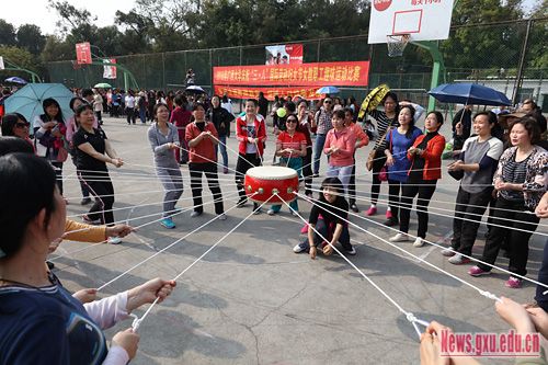 我校举行纪念“三八”国际劳动妇女节趣味运动比赛