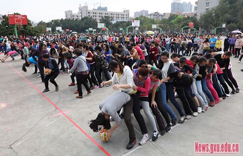 我校举行纪念“三八”国际劳动妇女节趣味运动比赛