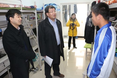 图薛徽副校长带队走访温泉校区学生社区