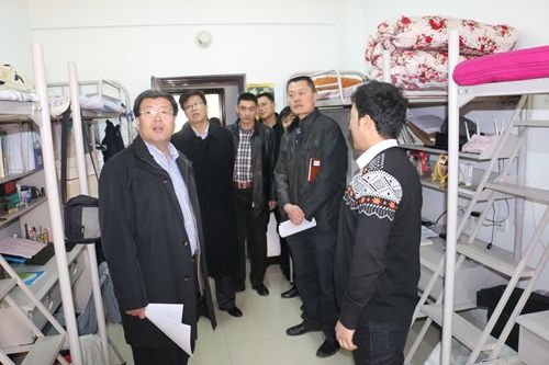 图薛徽副校长带队走访温泉校区学生社区
