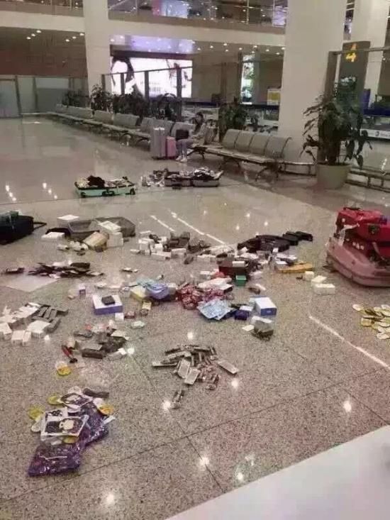 浦东机场辟谣不加税商品被弃系例行清点