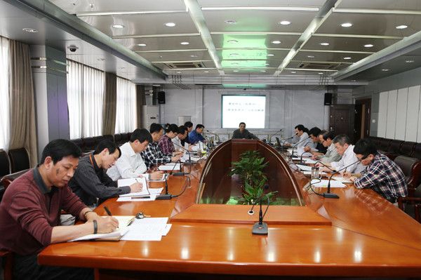 校党委中心组专题学习新修订的教育法和高等教育法