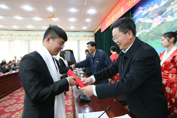 世界读书日自治区人大常委会副主任尼玛次仁出席西藏大学第21个世界读书日活动启动仪式并作重要讲话