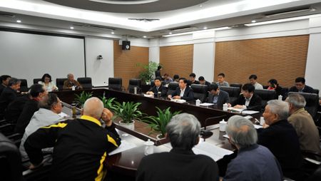 川大举行“双代会”校长工作报告离退休老同志意见征求会