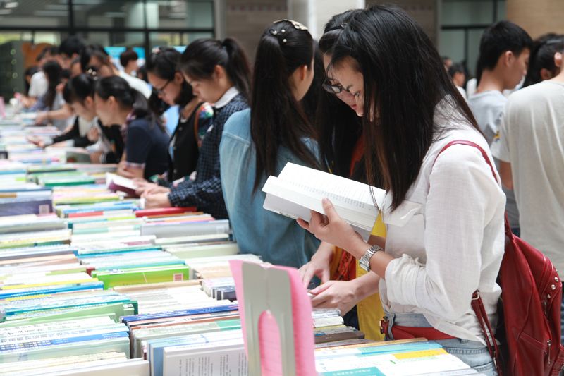 我校举行第十届大学生读书节启动仪式2016-04-25 101902 作者梁肖 朱燕河 来源 点击