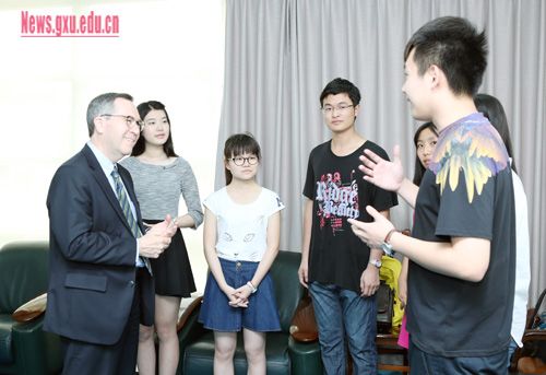 美国驻广州领事馆总领事白智理到访我校