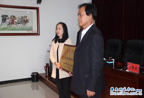 王黎君爱心资助金发放仪式举行