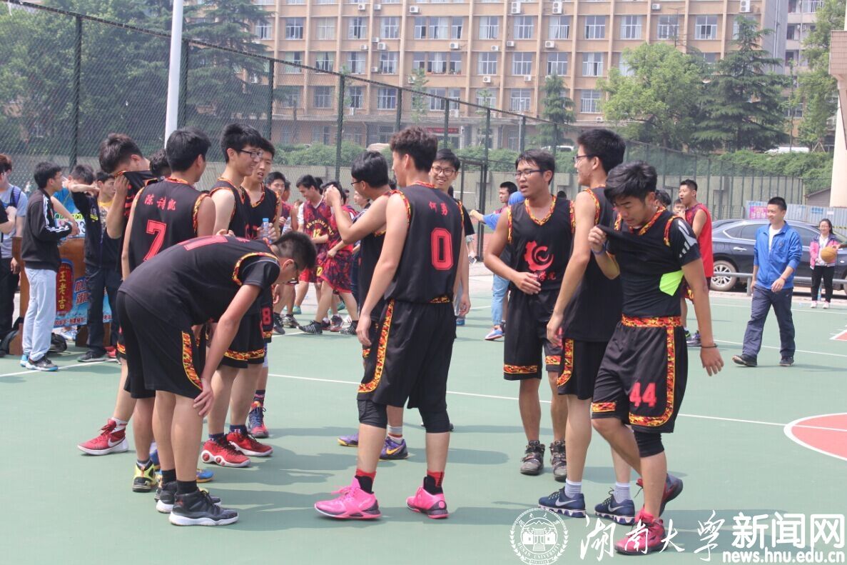 校园随手拍篮球场上的青春绽放图文