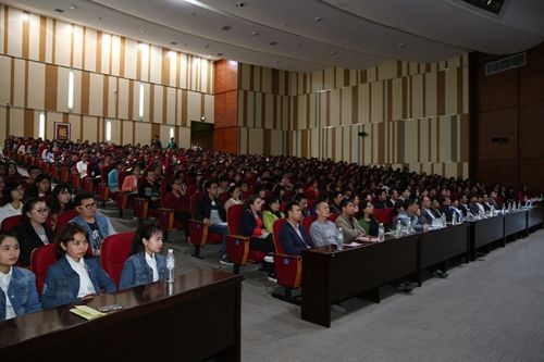 图我校第十届“大学生心理健康教育月”正式启动