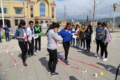 图我校第十届“大学生心理健康教育月”正式启动