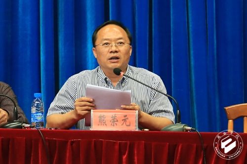 用心用力    抓细抓小