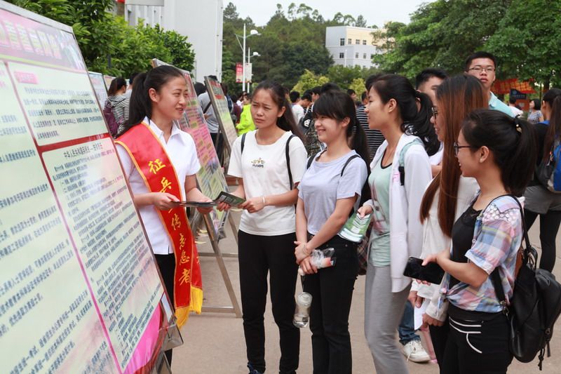 2016年玉林市“大学生征兵工作宣传月活动”启动仪式在我校举行2016-05-11 152423 作者朱燕河 梁雯雯 何月秋 欧军武 来源 点击