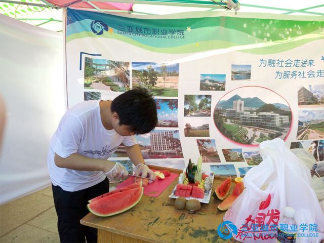 我院参加2016年海南省“职业教育活动周”展示与服务活动