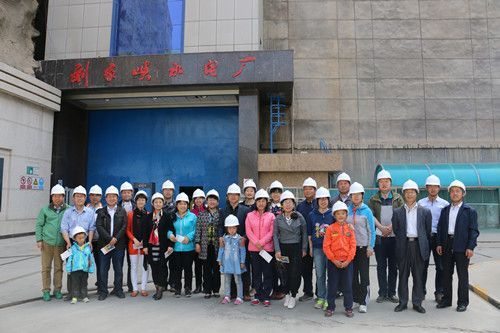 学校党外知识分子联谊会会员参观刘家峡水电站