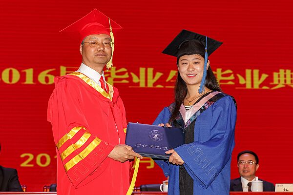 不忘初心 方得始终 云南大学2016年毕业典礼暨学位授予仪式举行