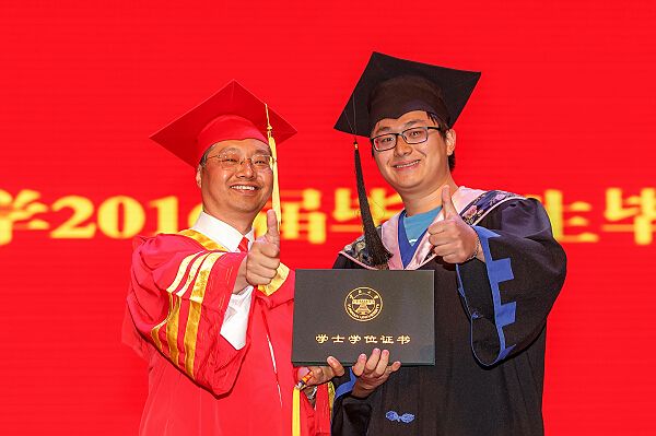 不忘初心 方得始终 云南大学2016年毕业典礼暨学位授予仪式举行