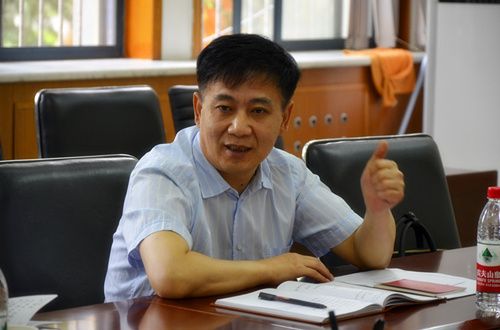 王亚杰书记参加经济管理学院会计学系党支部组织生活会