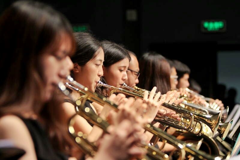 师范学院现代乐团在玉兰大剧院举办“流光溢彩”专场音乐会