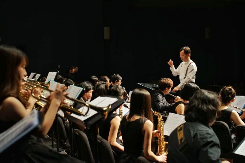 师范学院现代乐团在玉兰大剧院举办“流光溢彩”专场音乐会