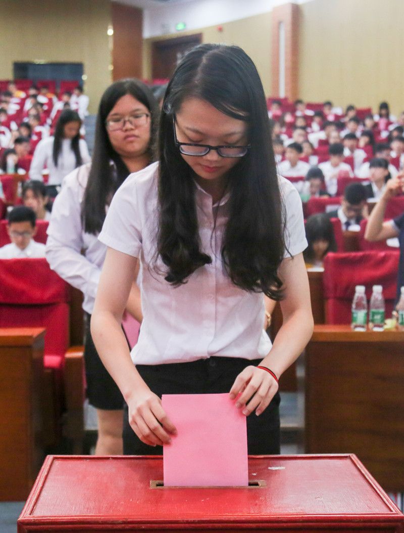 我校顺利召开第十六次学生代表大会