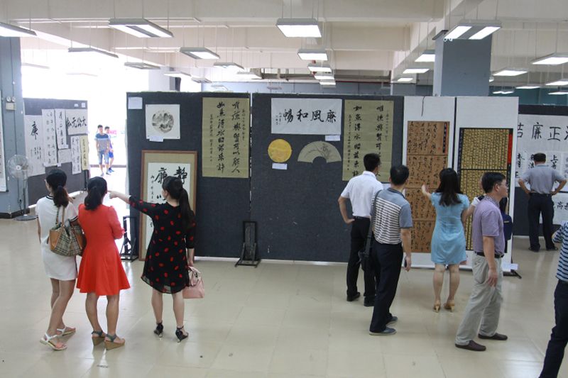 我校举办2016年廉政文化作品展2016-06-21 000059 作者李叶萍 黄宁 邓丽清 来源玉师网 点击