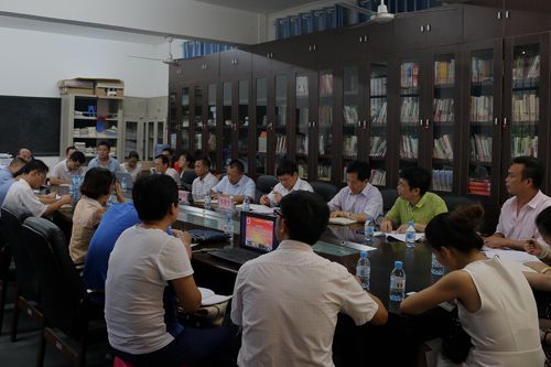 我校组织学习习近平总书记在哲学社会科学工作座谈会和知识分子、劳动模范、青年代表座谈会上的讲话精神