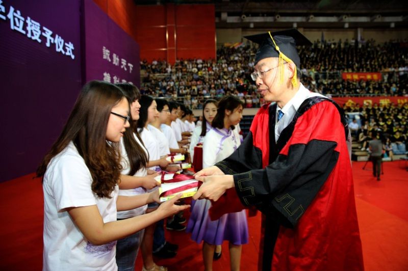 南京大学举行2016届本科生毕业典礼暨学位授予仪式