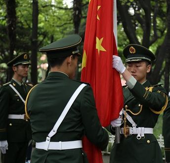 庆祝建校111周年升旗仪式举行