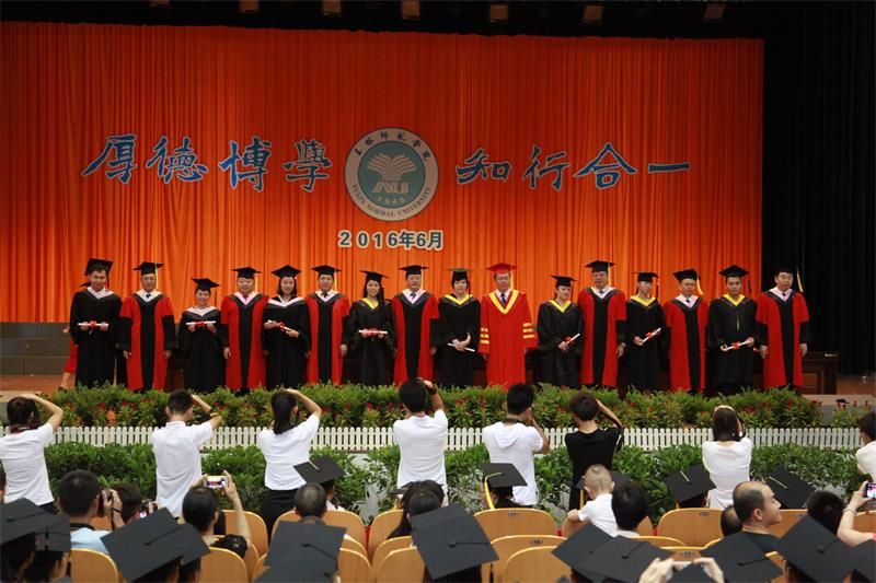 梦想·责任·善良 —— 2016届毕业典礼暨学位授予仪式隆重举行2016-06-23 155754 作者李薇 董小丹 来源玉师网 点击