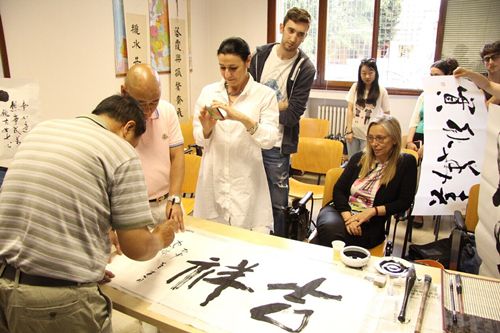 帕多瓦大学孔子学院举办“中国书法艺术之美”文化讲座