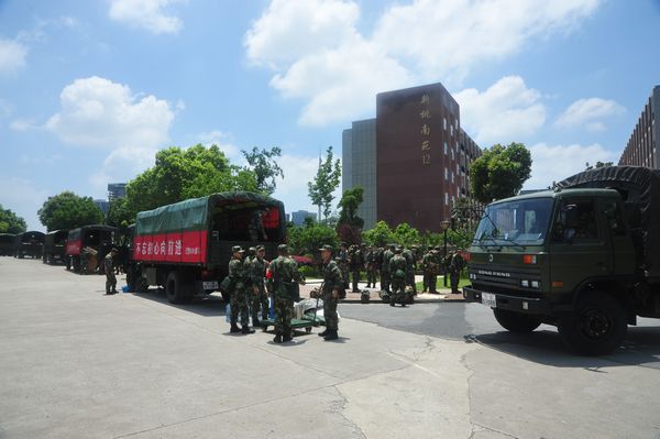 不忘初心向前进——武警8690部队入驻我校 支援芜湖抗洪抢险