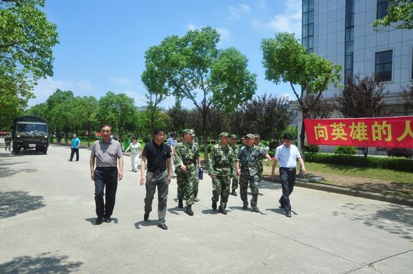 不忘初心向前进——武警8690部队入驻我校 支援芜湖抗洪抢险