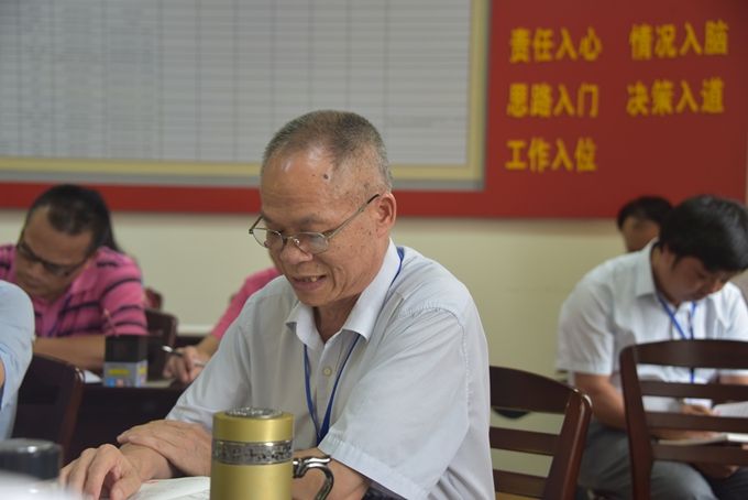 我院党委中心组召开“两学一做”学习教育第一专题学习研讨会