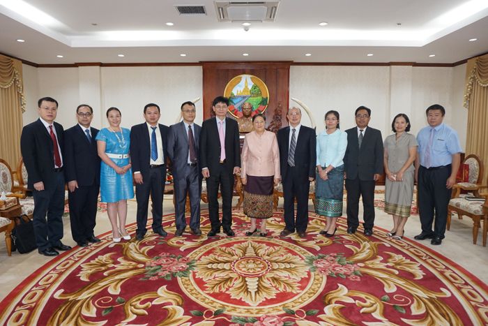 我校代表团随自治区政府代表团到老挝访问