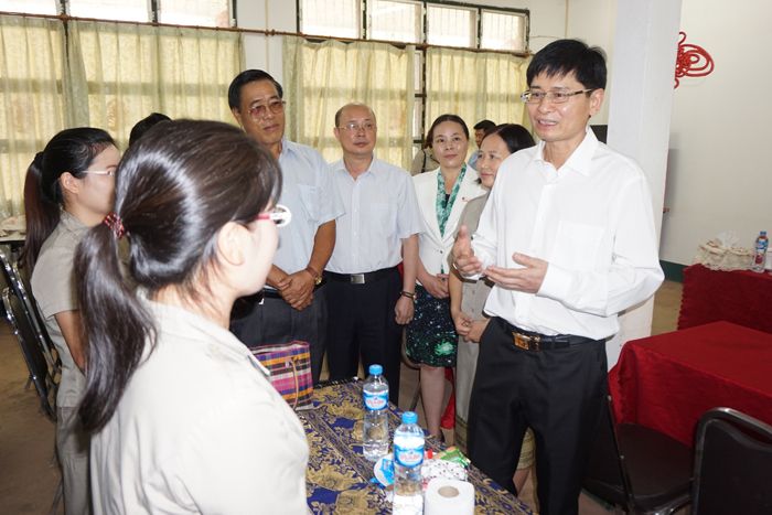 我校代表团随自治区政府代表团到老挝访问