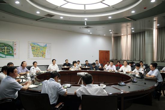校党委中心组集体学习习近平总书记“七一”重要讲话