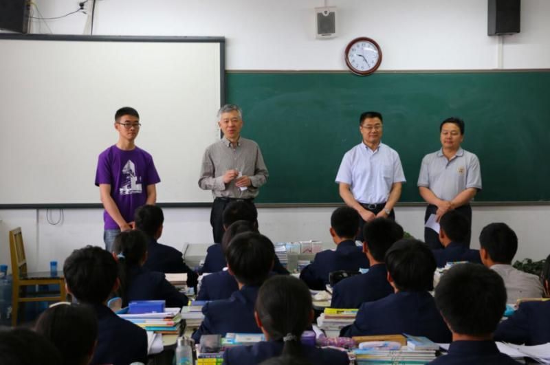 张异宾书记看望我校在云南双柏县支教团学生和驻村挂职干部