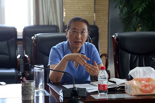 校党委中心组召开2016年第三次集中学习会