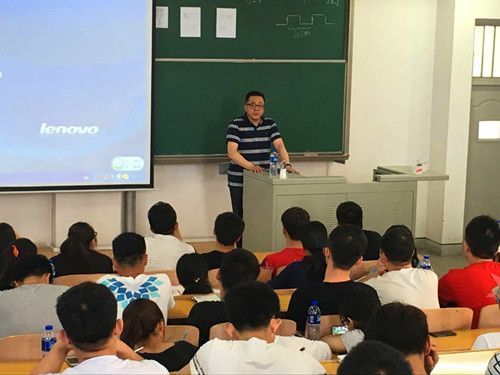 计通学院中干“三进”指导学生职业规划