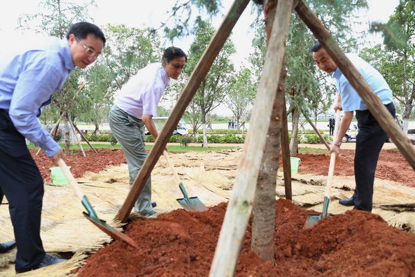 新疆大学党委书记赵嘉麒一行到云大访问