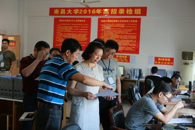 省教育考试院院长刘雪平一行调研指导我校高招录取工作