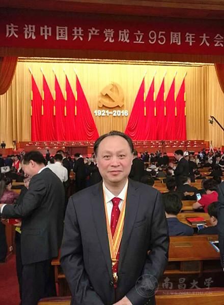 学校党员积极参加各种建党95周年庆祝活动
